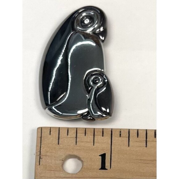 VTG LIZ CLAIBORNE 2" Silvertone Two-Tone Penguin & Baby Chick BROOCH Pin Signed - Picture 3 of 3
